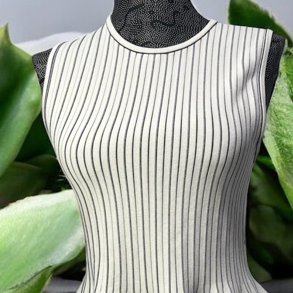 Theory Black & White Peplum shell blouse size M - Picture 5 of 9